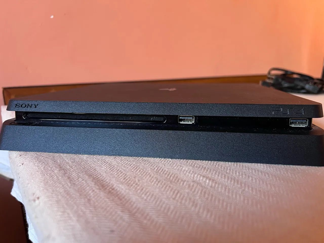 PS4 1 TB 2 Controles - Foto 2