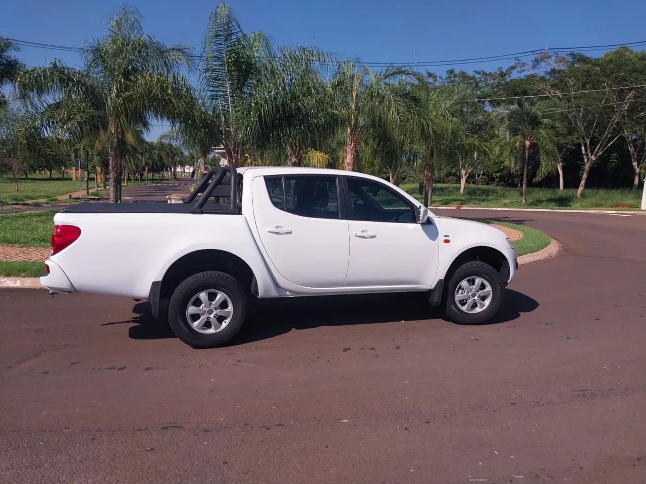 Mitsubishi L200 L200 Triton GLX 3.2 CD TB Int.Diesel Mec 2013