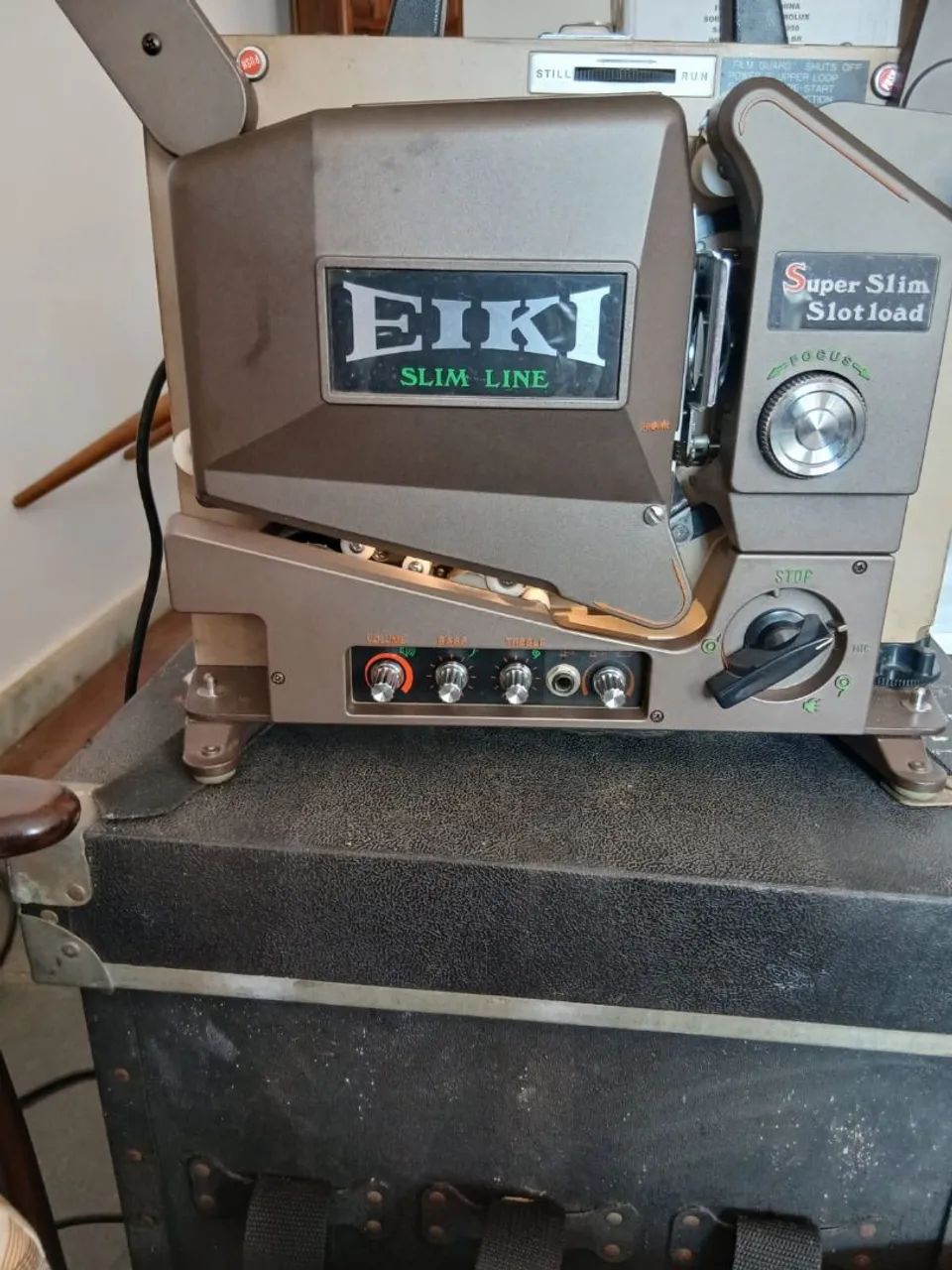 Projetor de Filmes 16mm EIKI - Foto 2
