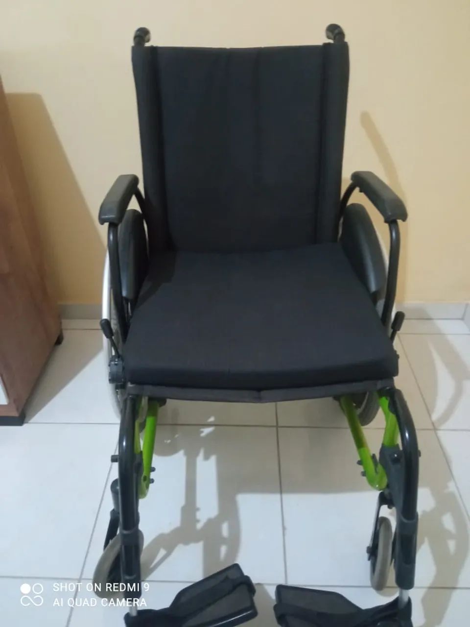 Cadeira de Rodas semi nova - Foto 2