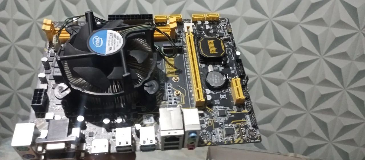 Placa mãe Já vai o processador  - Foto 3