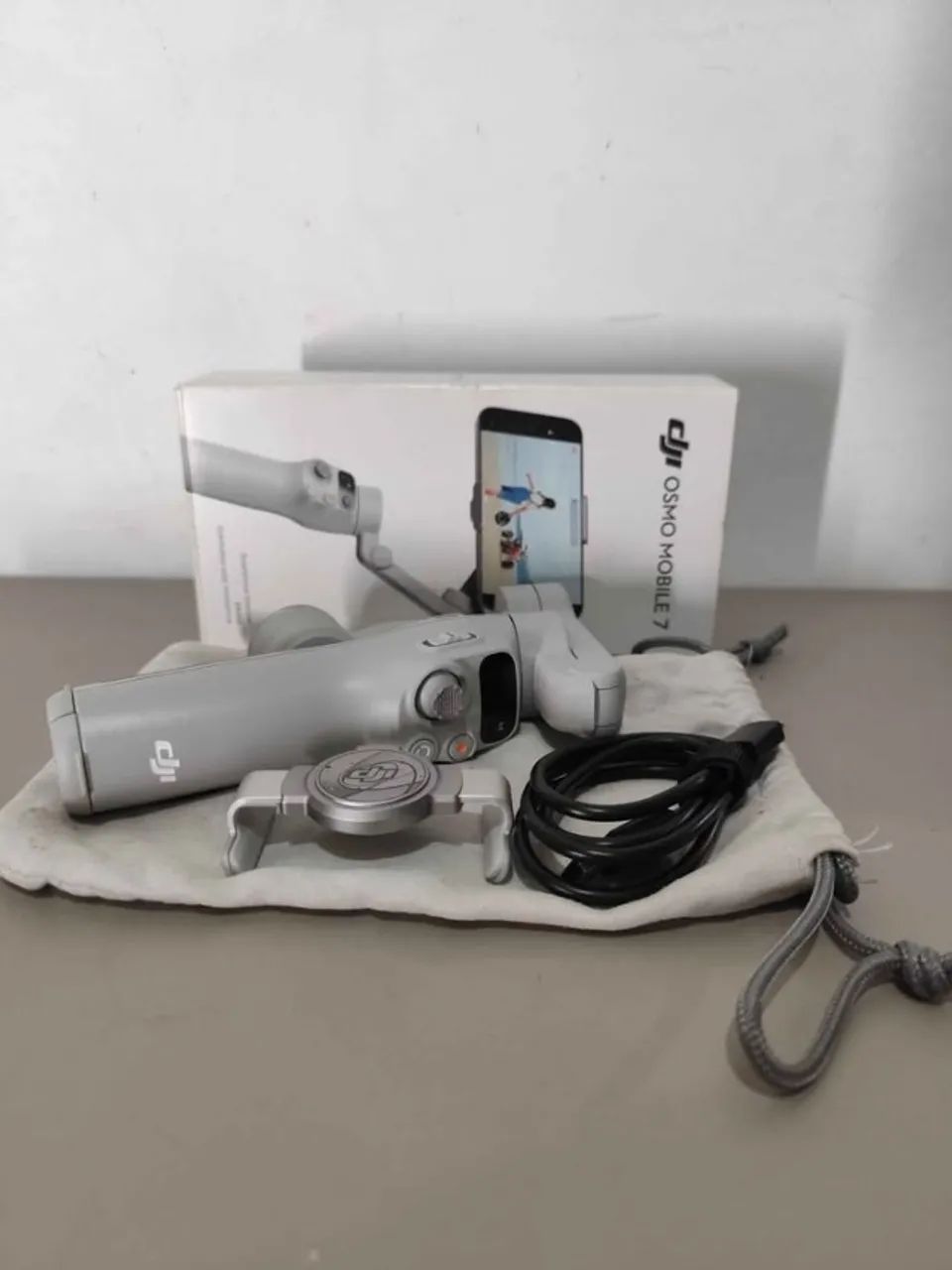 Estabilizador de celular gimbal DJI osmo mobile 7 cor cinza - USADO