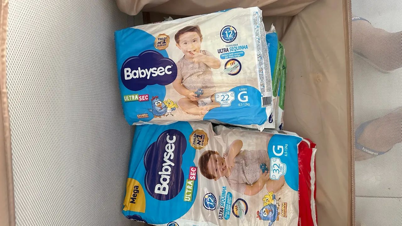 Vendo bebê conforto, chiqueirinho e fraldas 