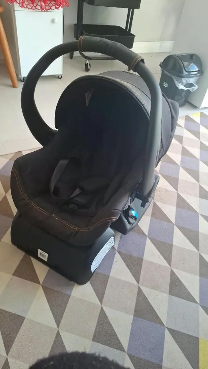 Carrinho de bebê Moisés 