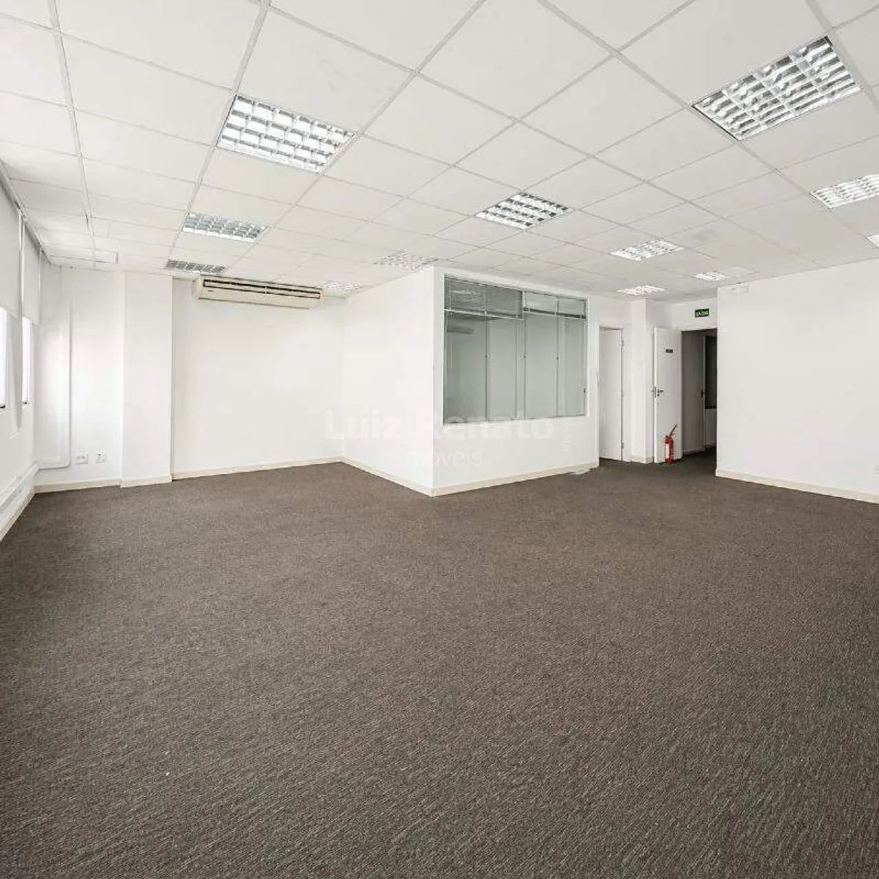 Sala comercial para locação com vaga de garagem