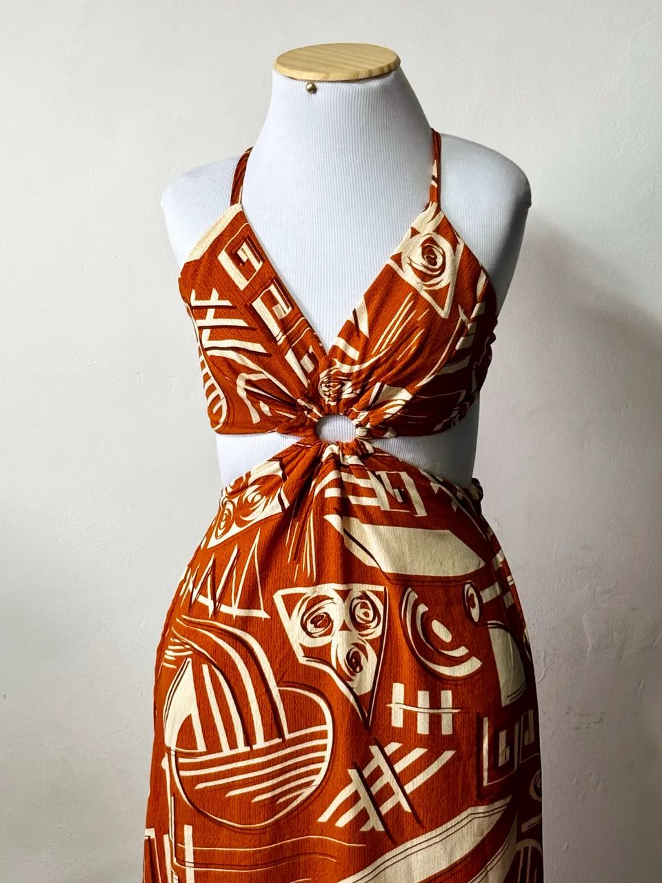 Vestido Laranja recortes e estampado 