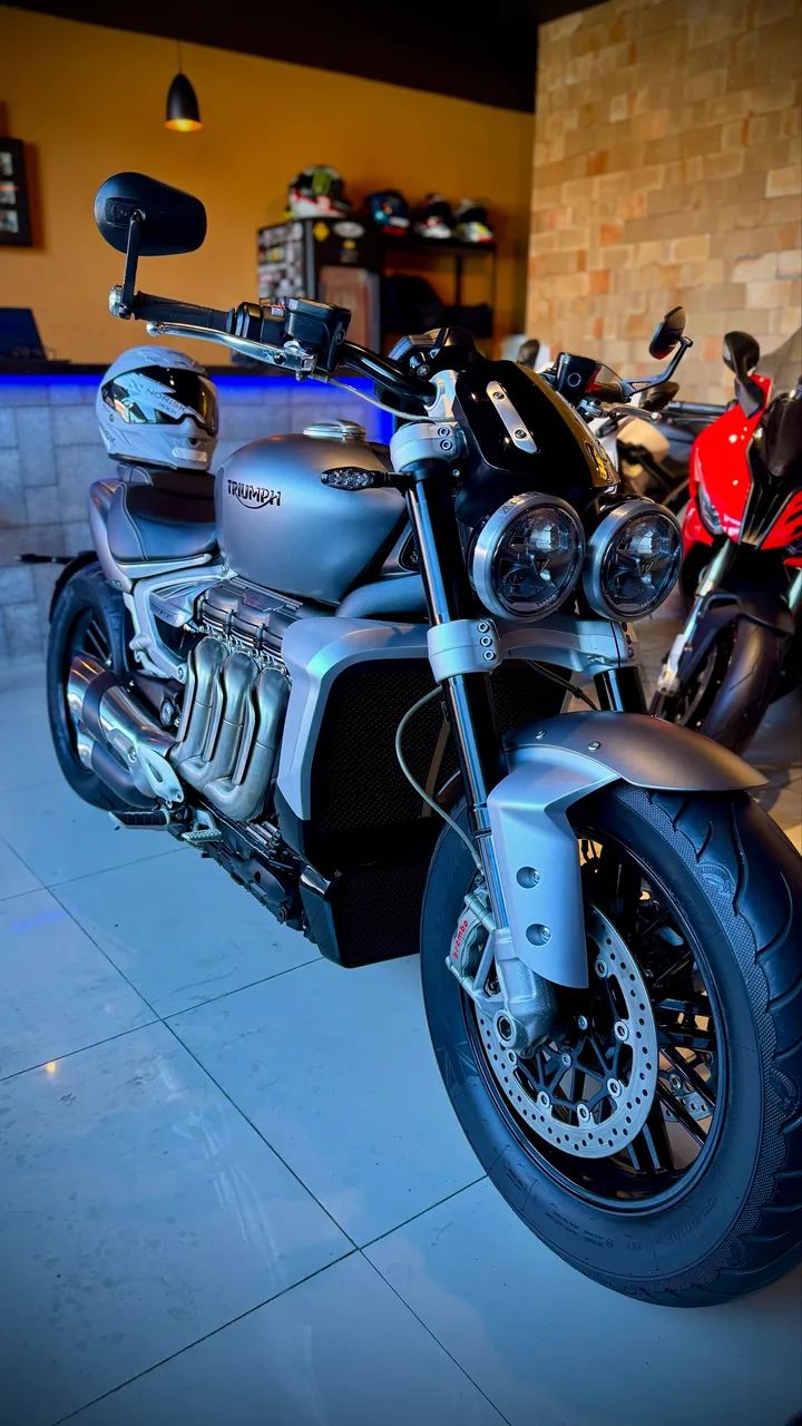 Triumph Rocket 3R - Foto 2