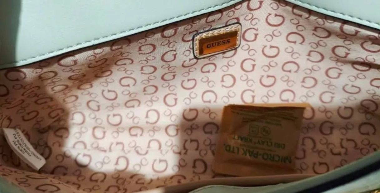 Nova bolsa verde matcha da Guess  - Foto 3