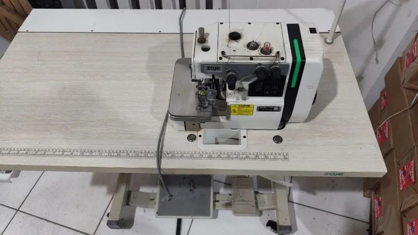 Maquina de overloque - Foto 4