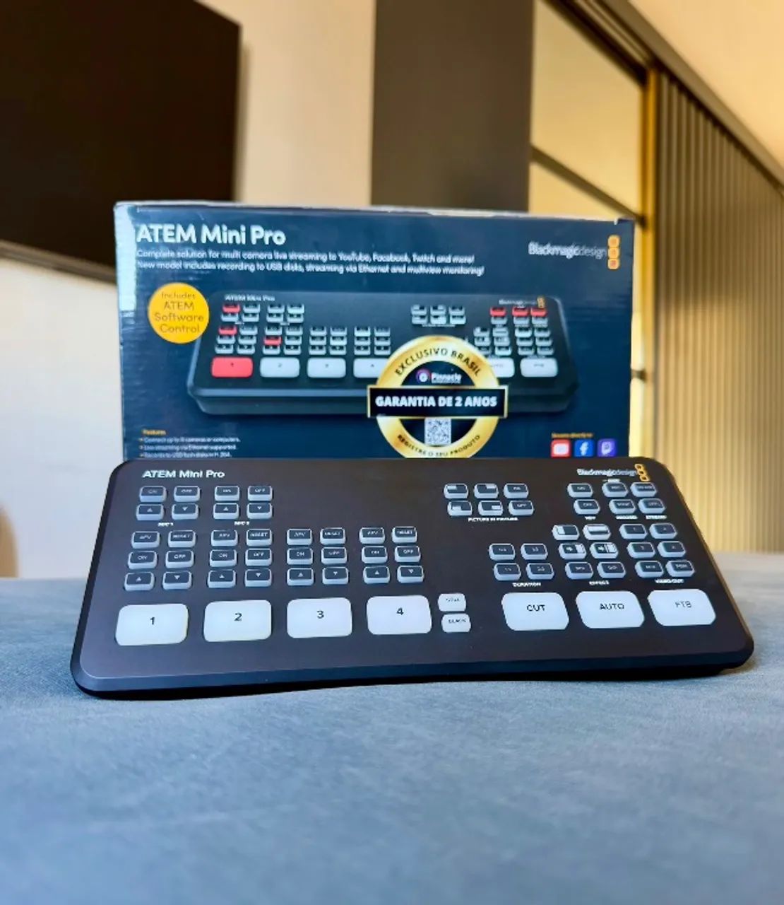 Mesa de Corte / Switcher Blackmagic ATEM Mini Pro HDMI - Perfeita - Foto 3