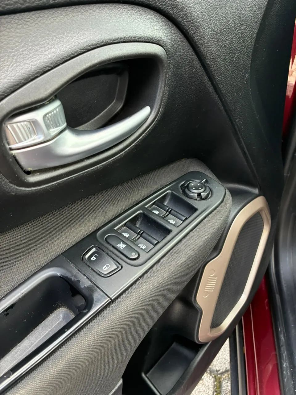 Jeep Renegade Sport 1.8 4x2 Flex 16V Mec., foto 19 de 20