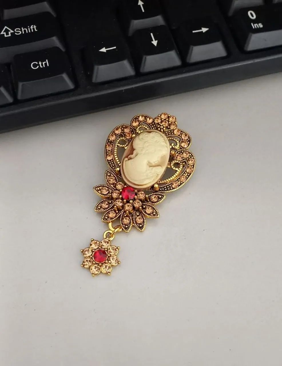 Broche de Camafeu Luxo Dourado (novo) - Foto 4