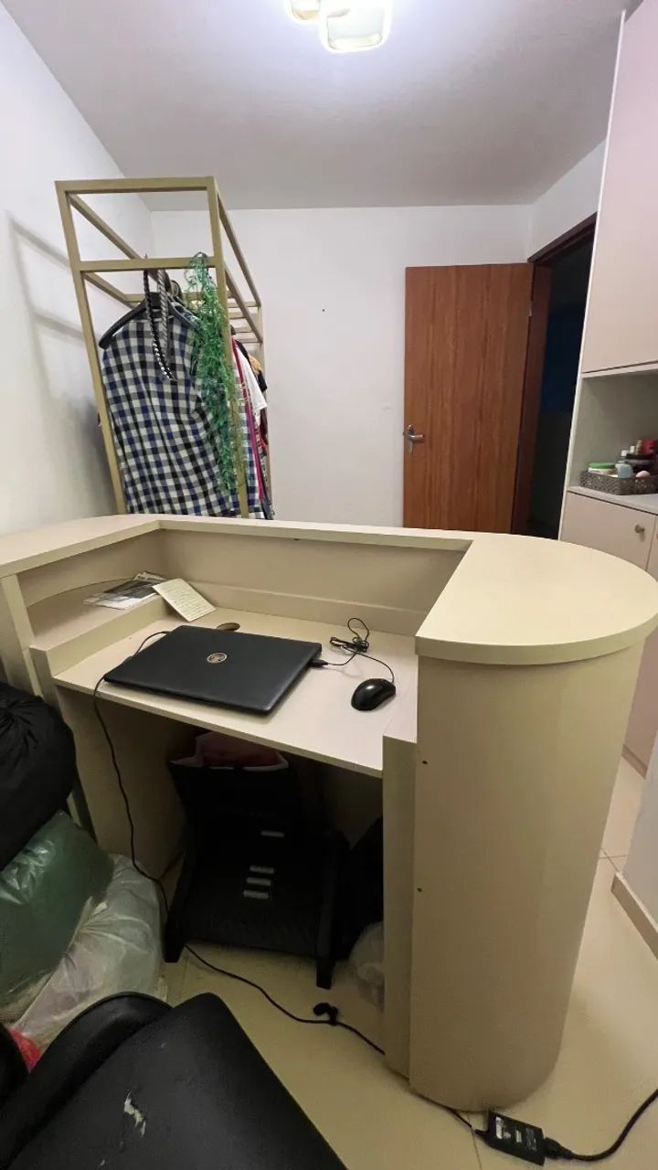 BALCÃO/CAIXA e ARARA DE ROUPAS - Foto 3
