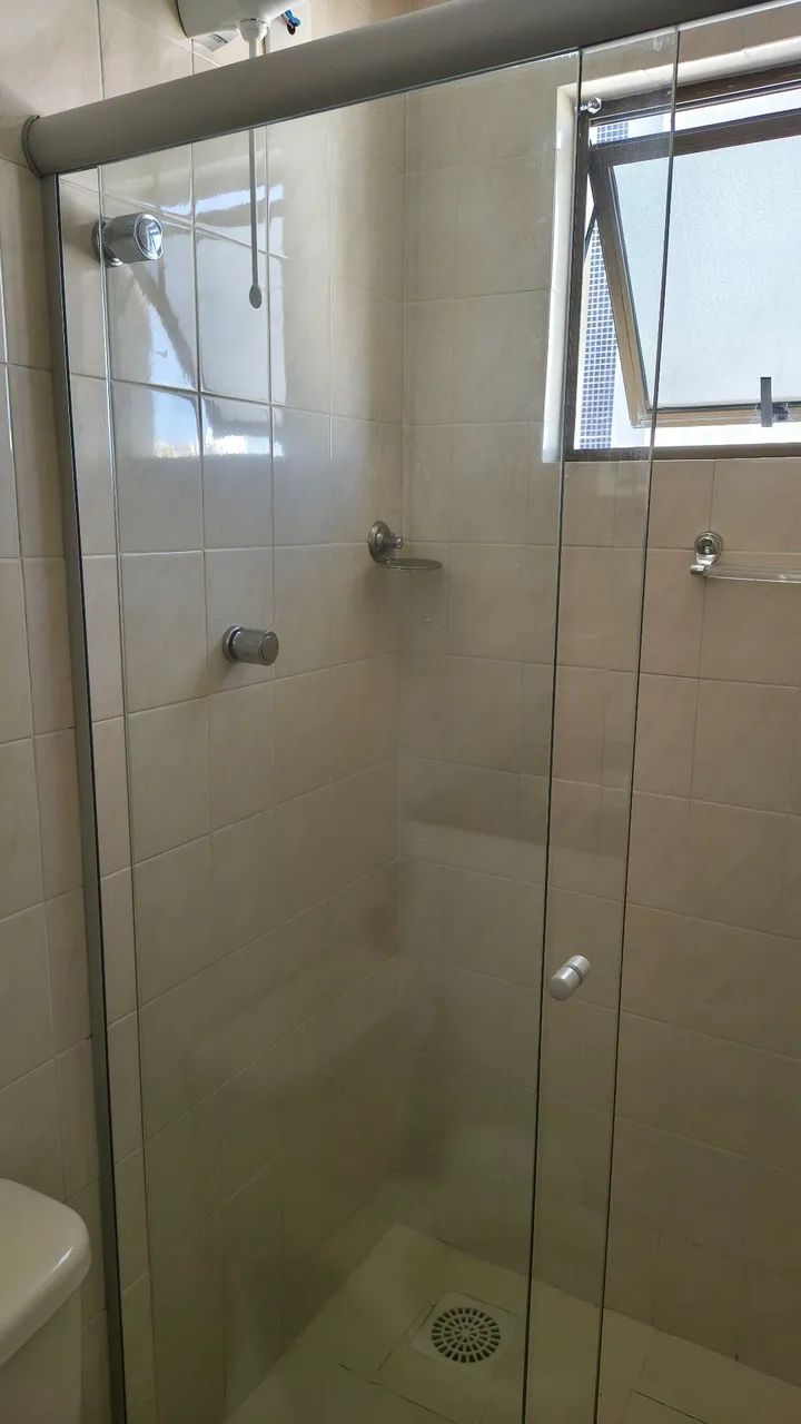 Vendo Box de vidro semi novo - Foto 2