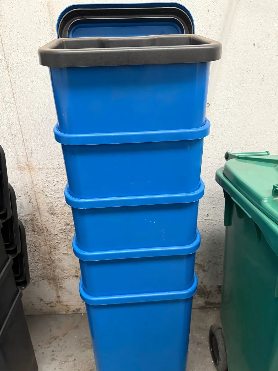 Lixeira plástica retangular 100 litros azul com pedal , 5 unidades , o preço é unitário  - Foto 3