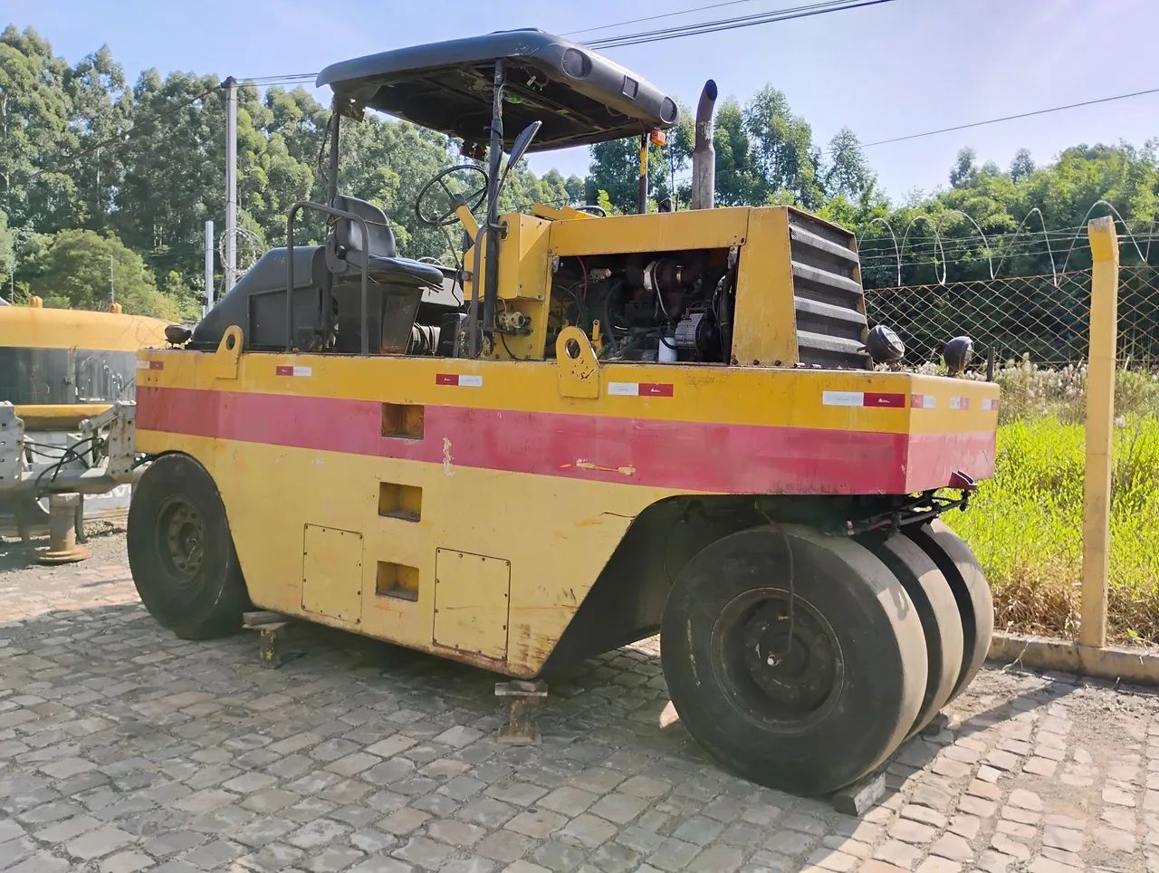 Rolo De Pneus Dynapac CP 221 ano 97 Baixei preço para vender - Foto 4