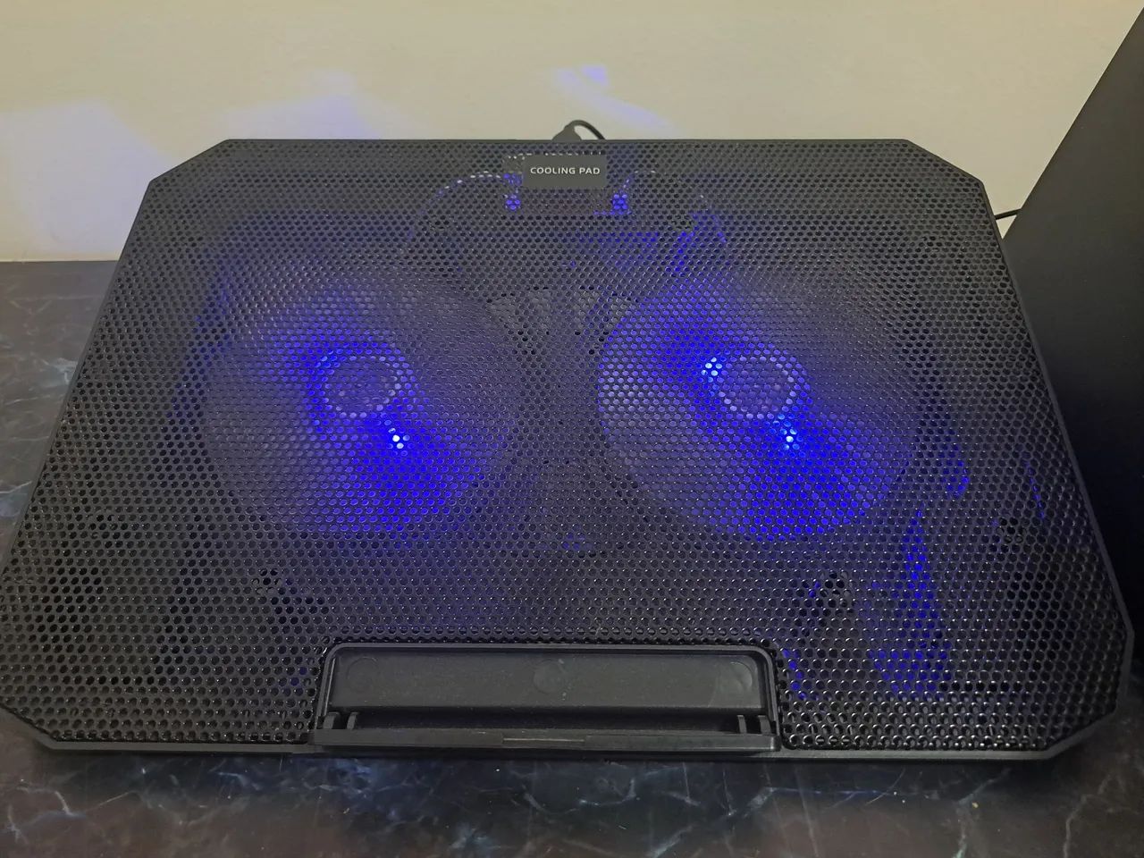 Vendo notebook gamer, Com memória extra de 8gb de Ram,  e com suporte de apoio. - Foto 2