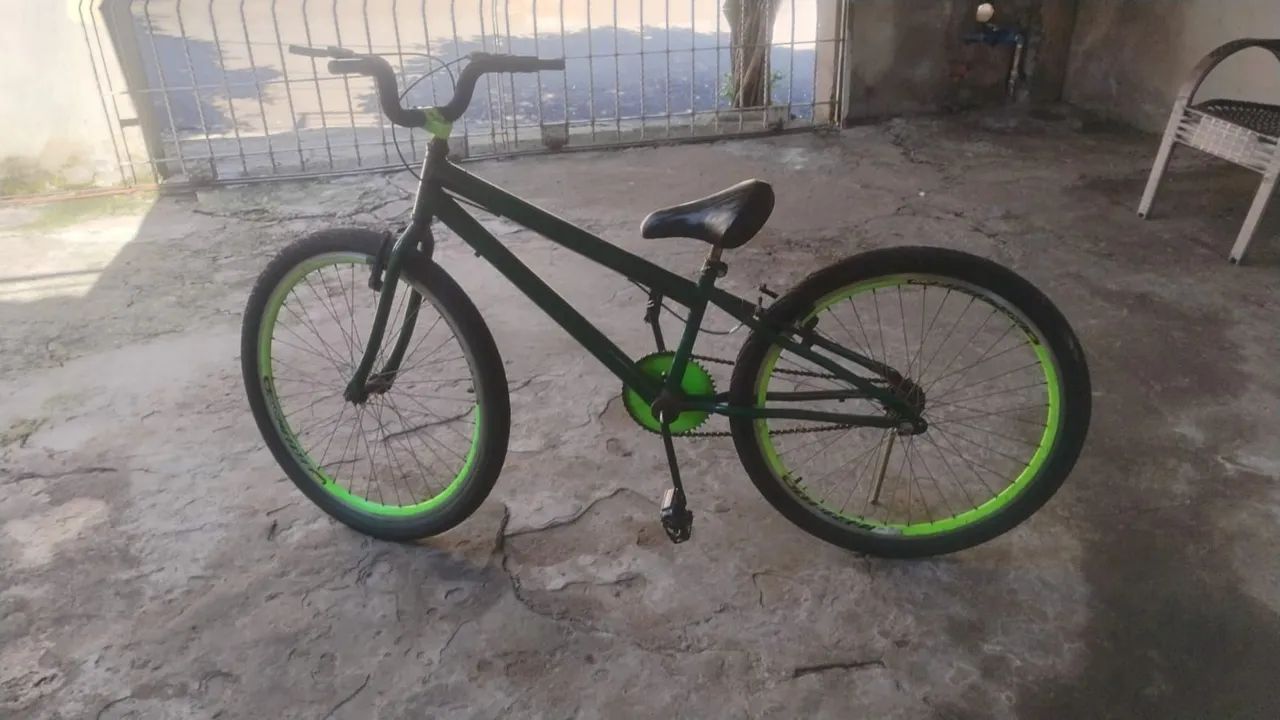 Vendo bicicleta aro 26 usada mais conservada. 