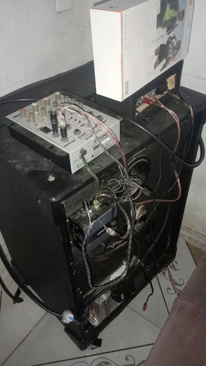 Caixa de som customizada 