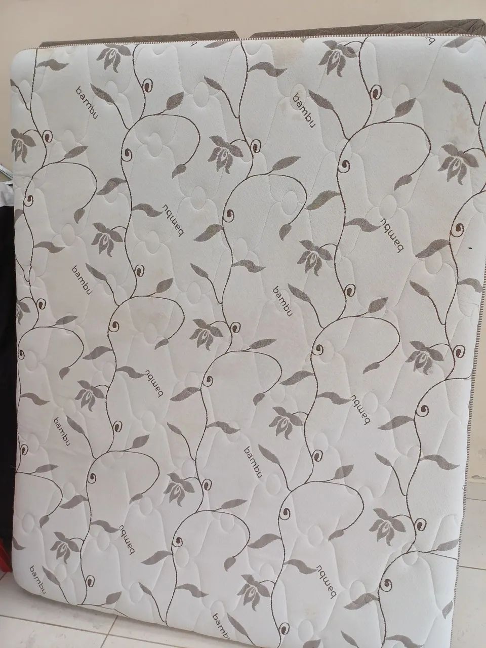 Cama box com a base