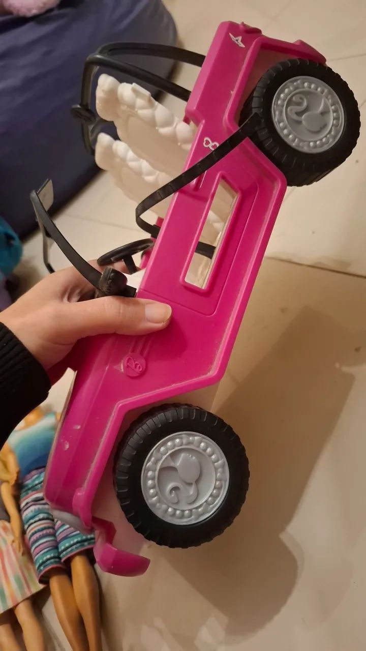 Carro Barbie com bonecos - Foto 4