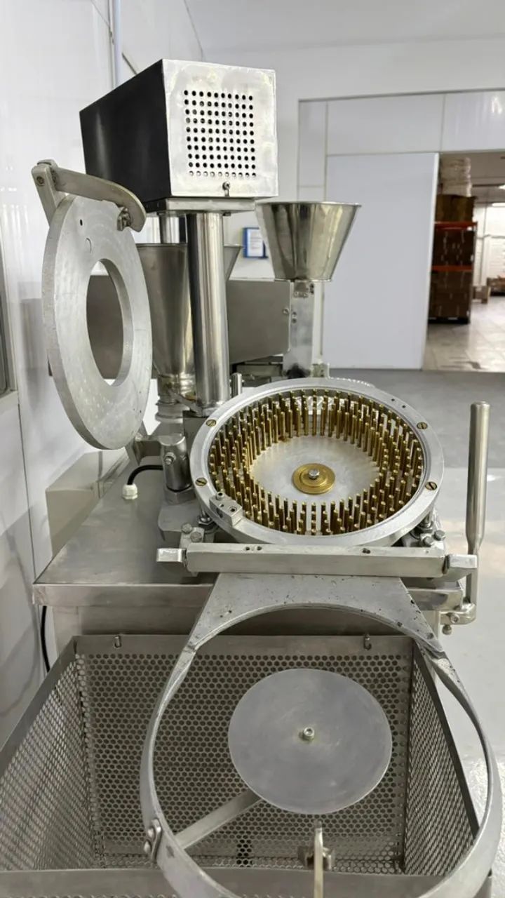 Oportunidade imperdível - Encapsuladora Semi automática Semi nova pronta para a produção - Foto 3