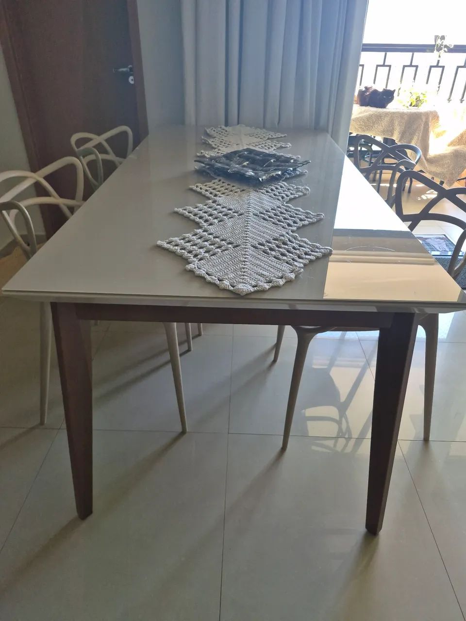 Mesa Laqueada com vidro - Sem cadeiras