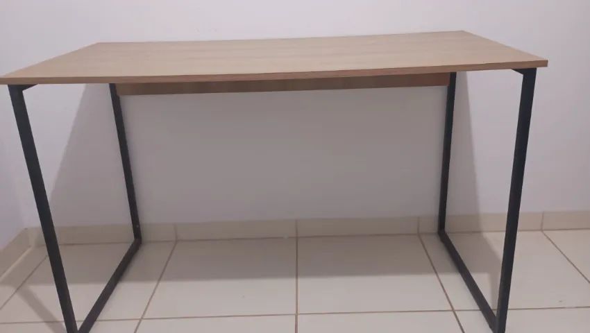Mesa escrivaninha simples, tipo industrial  - Foto 3