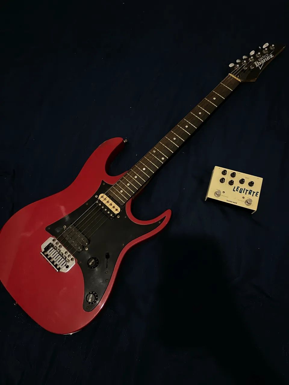 Guitarra Gio Ibanez vermelha + pedal Levitate - Instrumentos