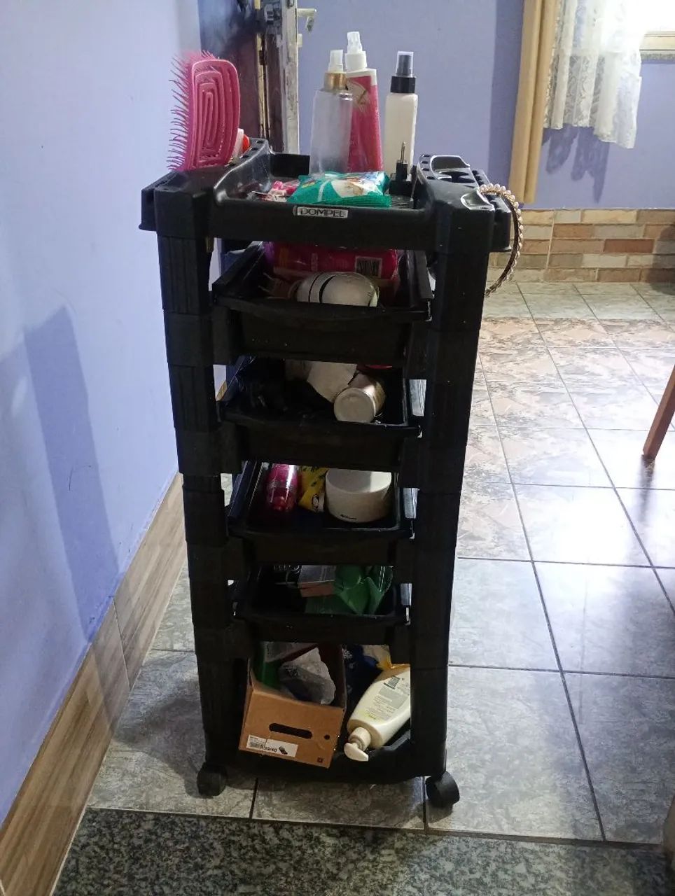Vendo carrinho para salão de beleza .
