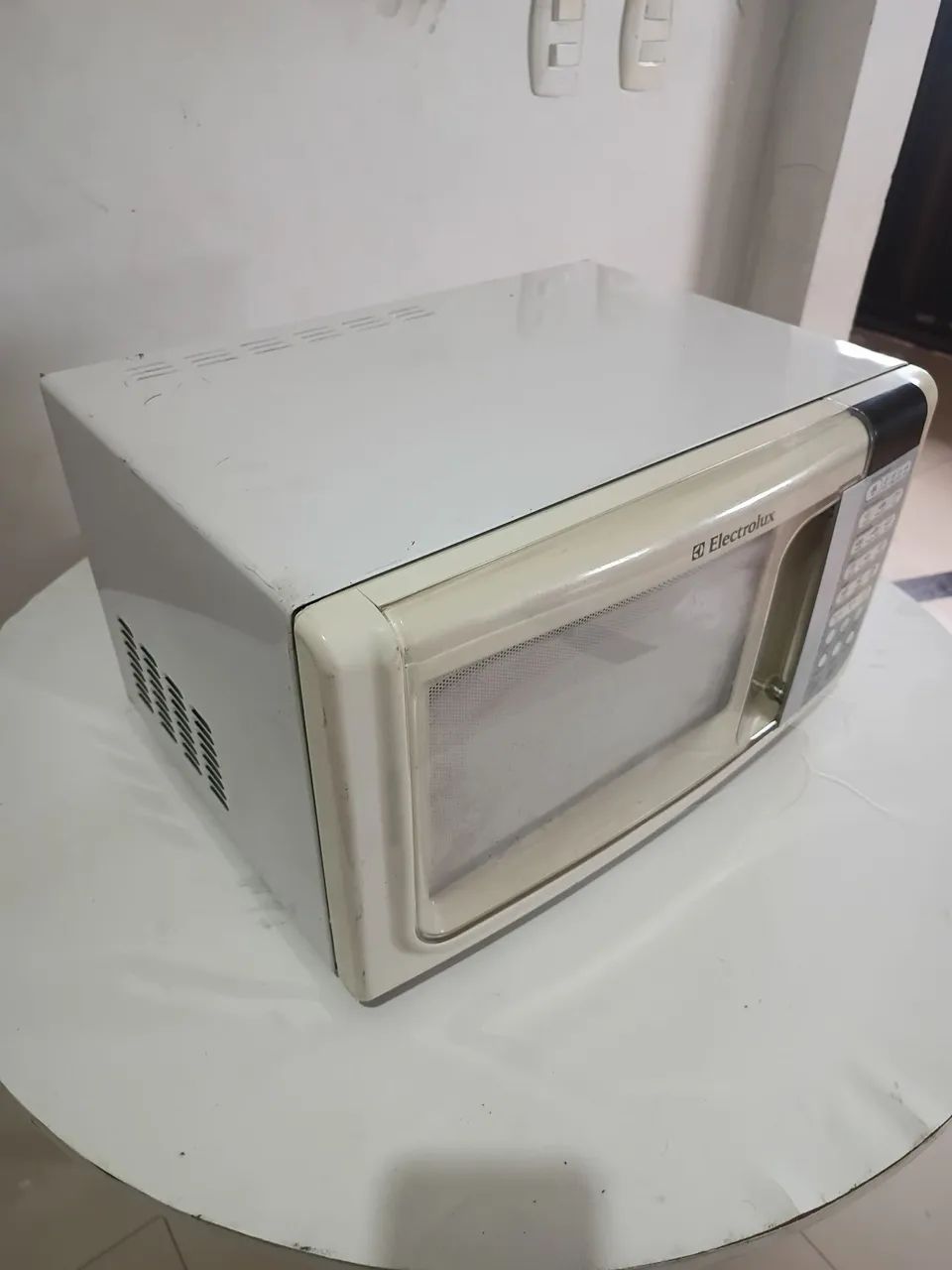 Micro-ondas Electrolux m ef 33 capacidade 23 litros funcionando perfeitamente - Foto 3
