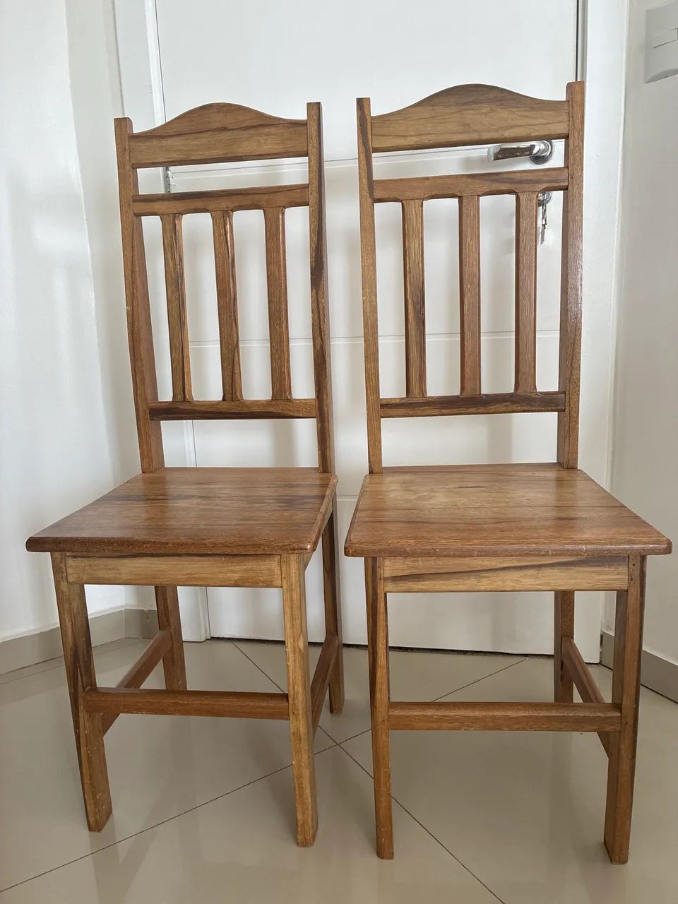 Kit 4 Cadeiras de madeira maciça 