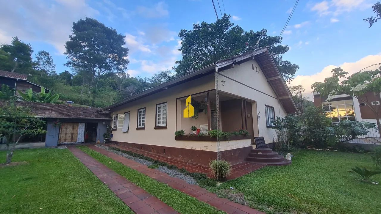 Casa com potencial comercial em Timbó-SC