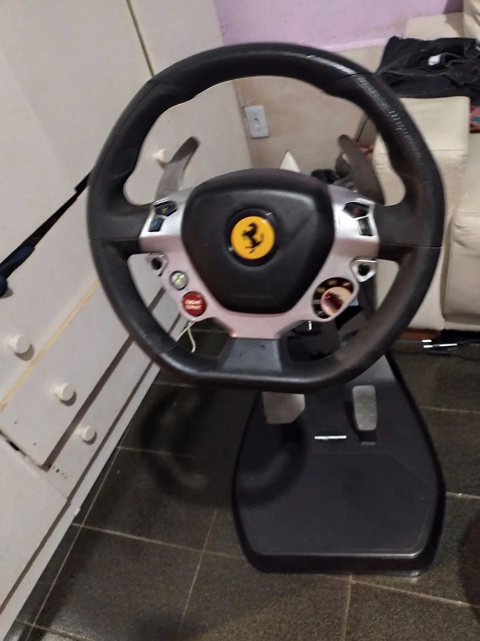 Volante da Ferrari para vídeo game 