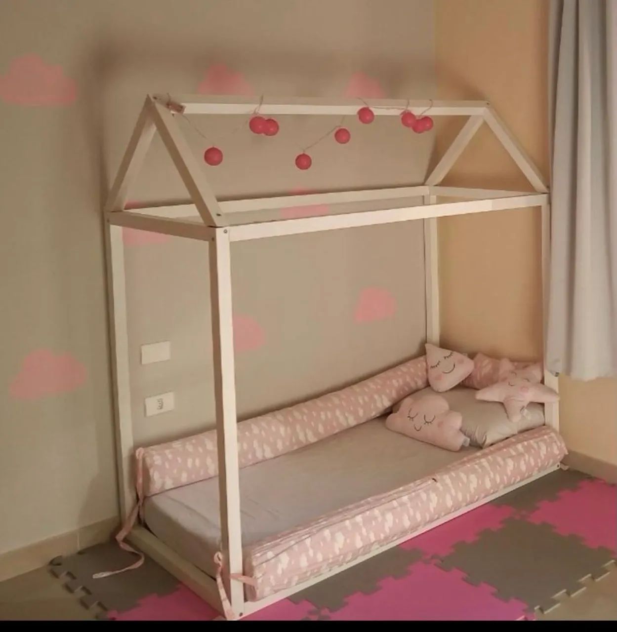 Berço e cama infantil montessoriana formato casinha