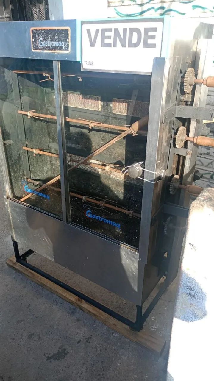 Vende-se uma galeteira