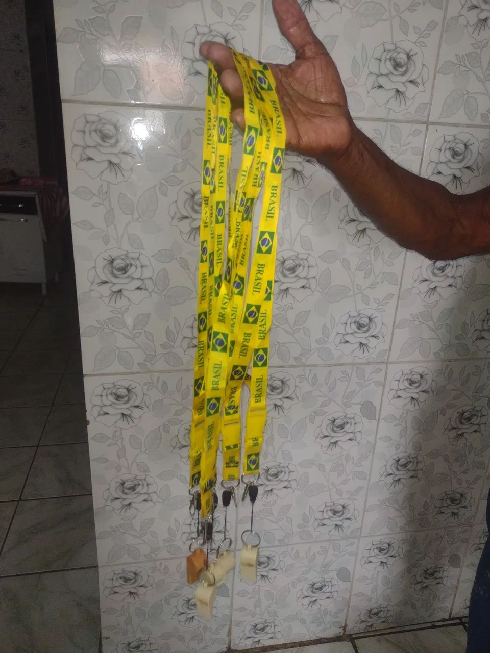 Apitos com chaveiros do Brasil - Foto 3