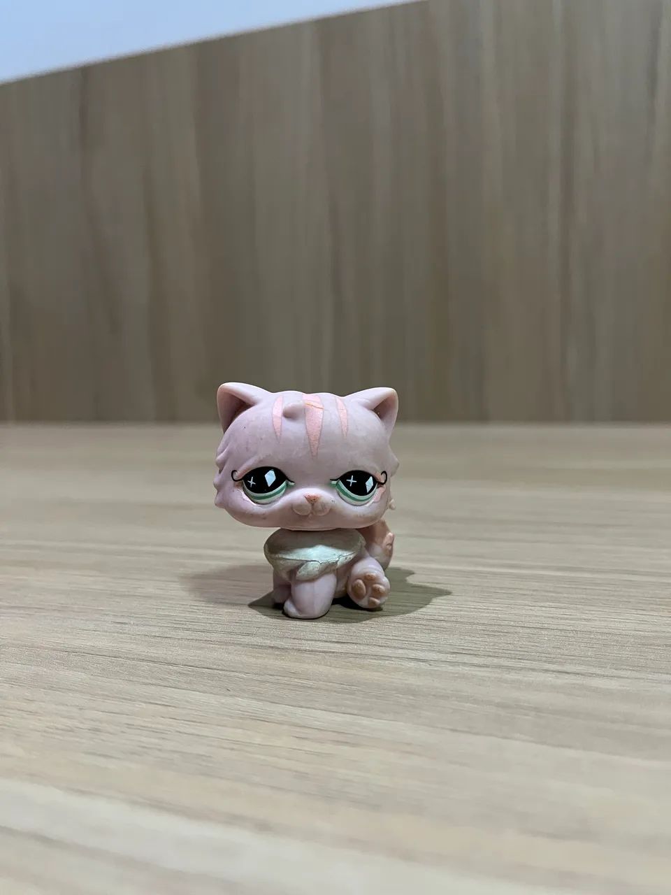 Littlest pet shop Persa sentado