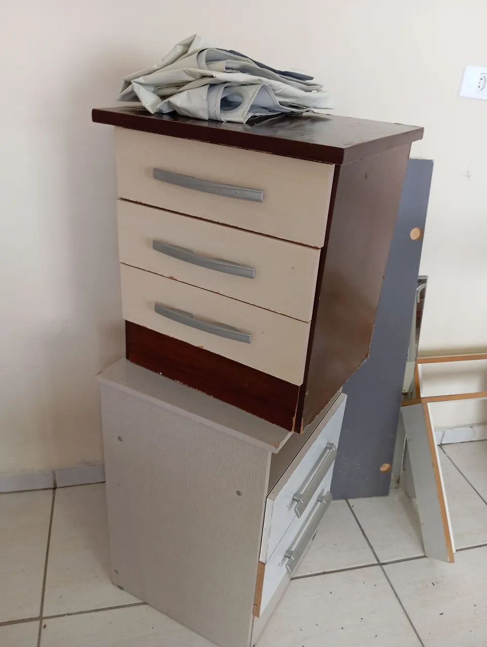 Mesa cabeceira de cama (criado mudo) 