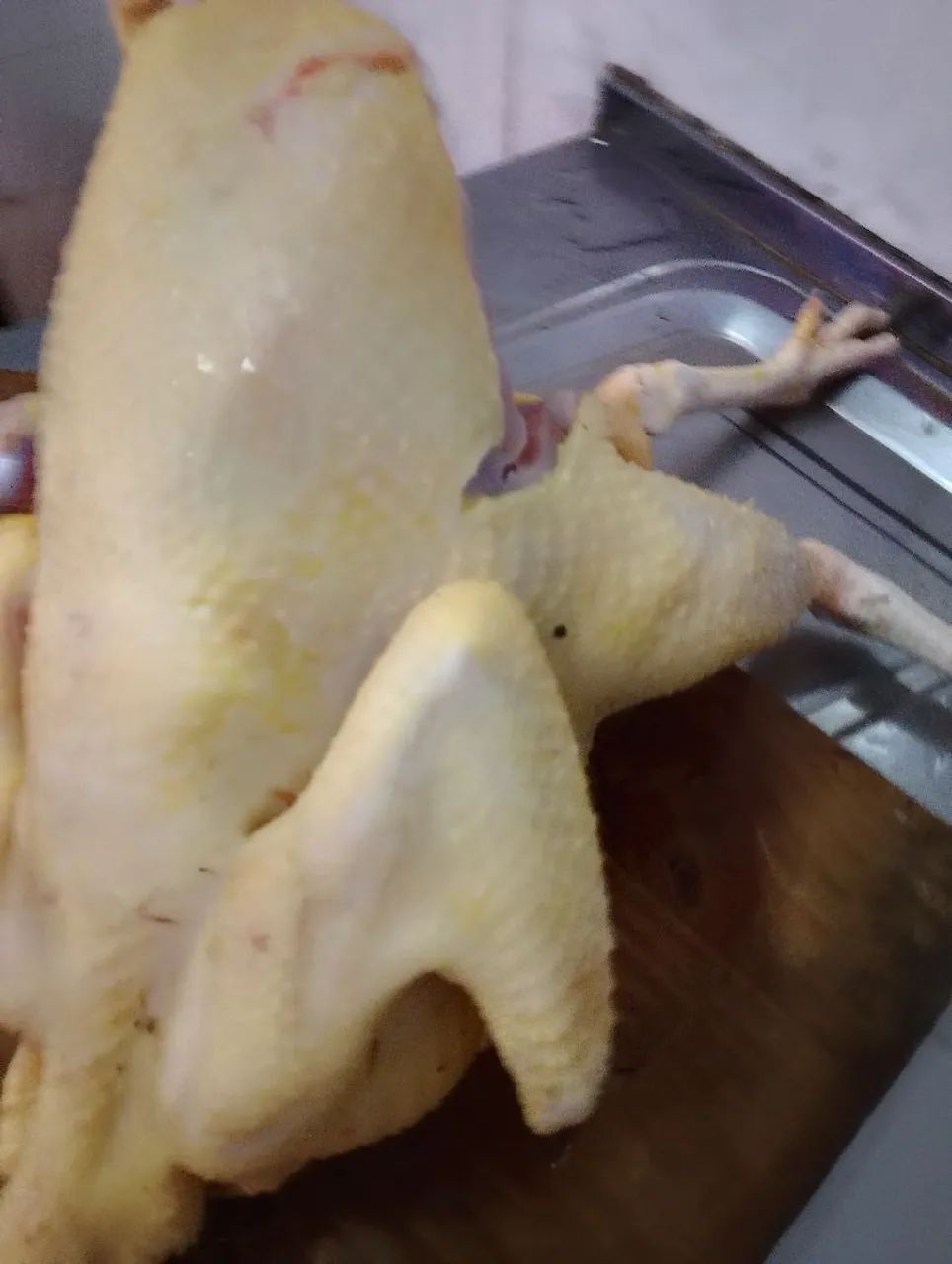 Galinha caipira mais dê 2 kilos 70 reais retirada na passarela dó metro água branca  - Foto 2