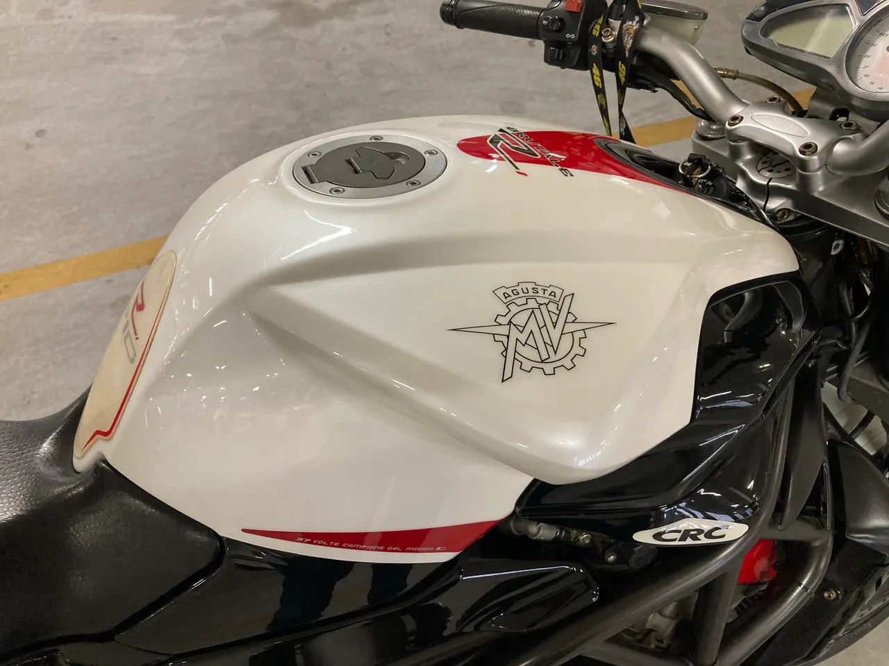 MV AGUSTA BRUTALE 910 R - Foto 3