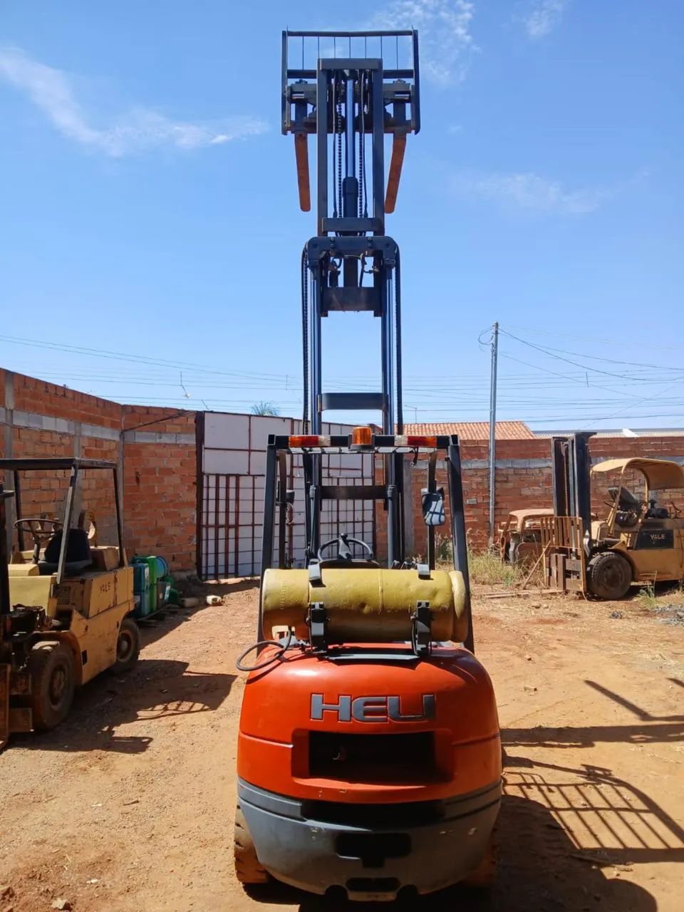 Empilhadeira Heli 2,5 ton 2011 - Foto 3