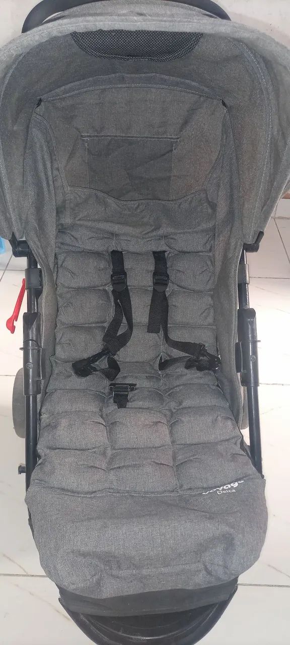 Carrinho de bebê semi-novo  - Foto 4