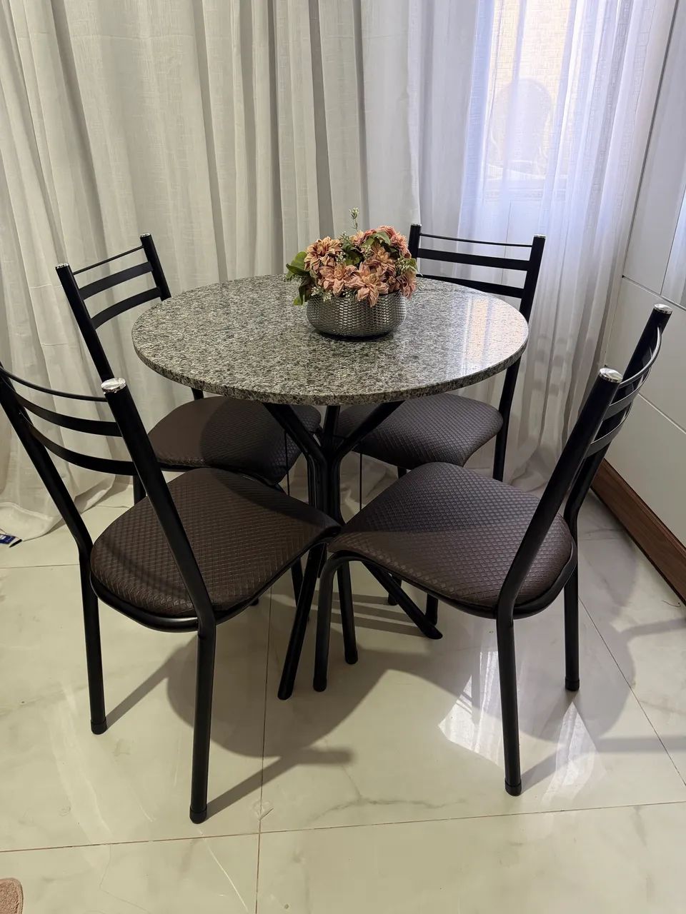 Conjunto de mesa Seminova seis meses de uso com nota fiscal