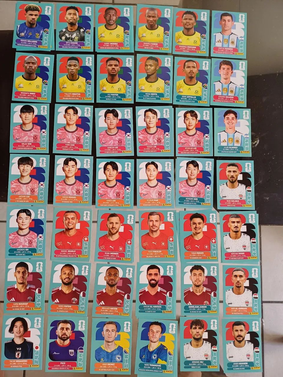 Lote com 171 figurinhas da copa 26 - Foto 4