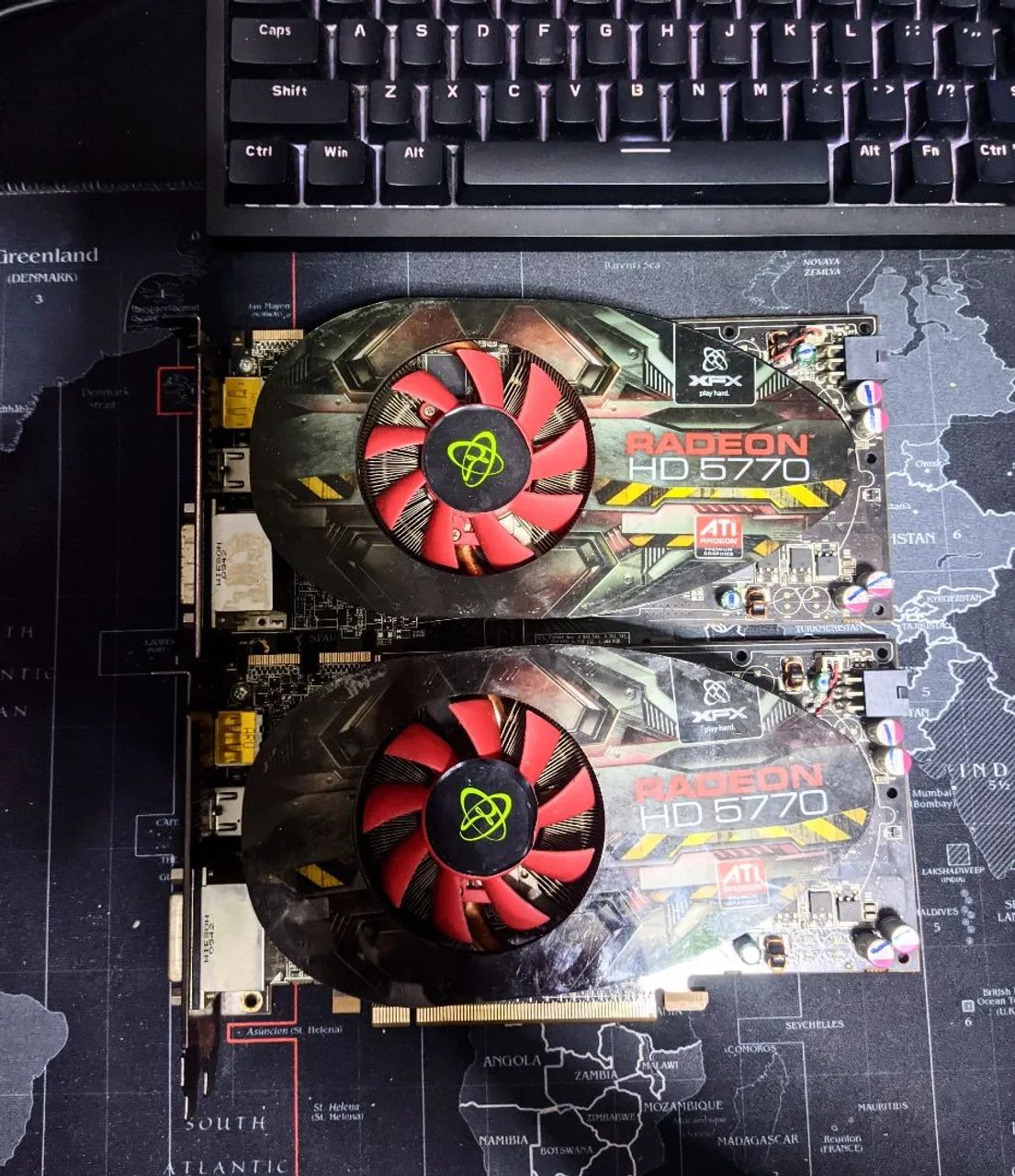 Placa De Vídeo AMD Radeon HD 5770 (Par) - Foto 2