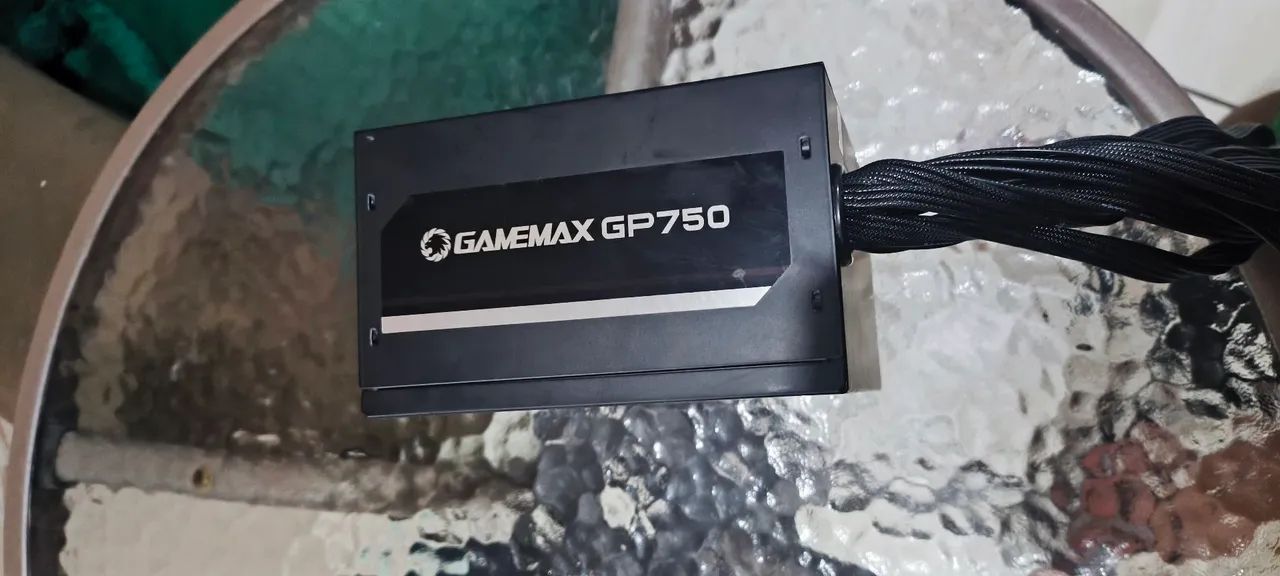Fonte real 80 plus gamemax GP750 - Foto 3