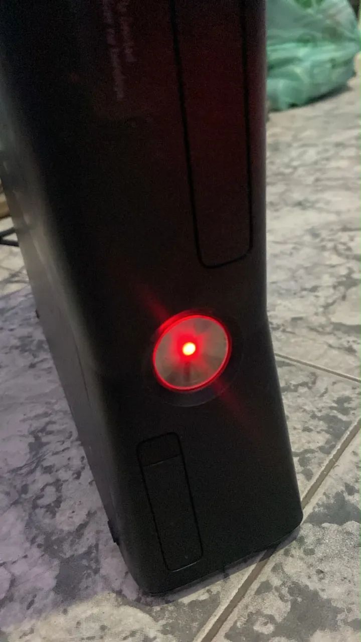 XBOX 360 COM LUZ VERMELHA  - Foto 2