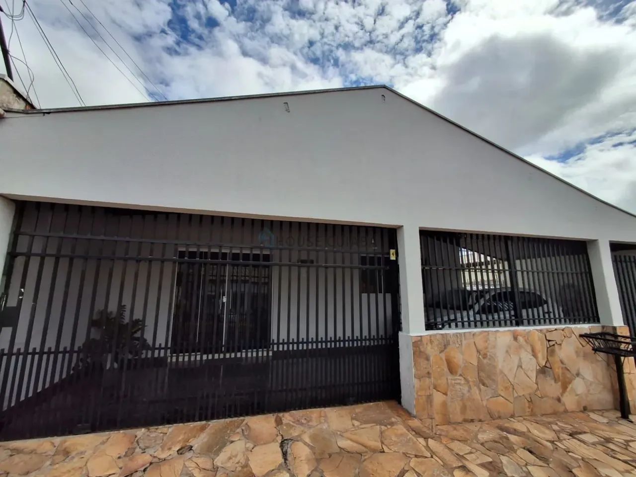 Vendo Linda casa com 2 quartos - CPA 3