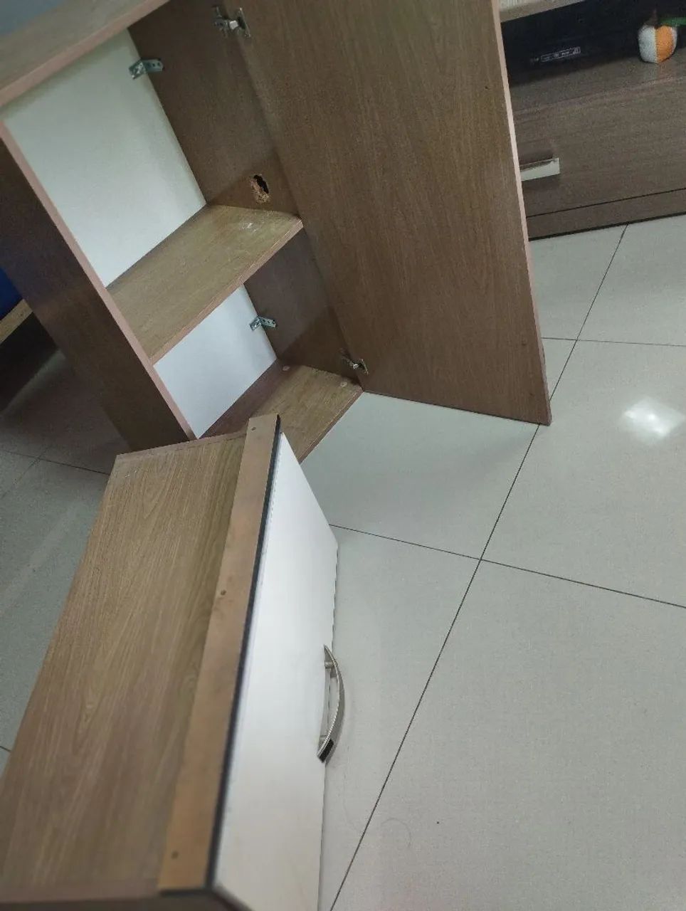 Três peças dois armários mais uma prateleira  - Foto 2